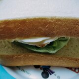 レタスタマゴハーブウインナのサンドイッチ